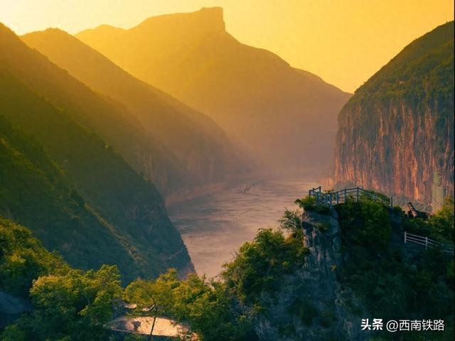 不到两小时，打卡10元人民币背景图案取景地