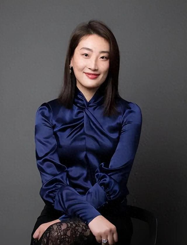 官媒发文！宗馥莉再破天花板，让亲叔宗泽后和整个商界沉默了