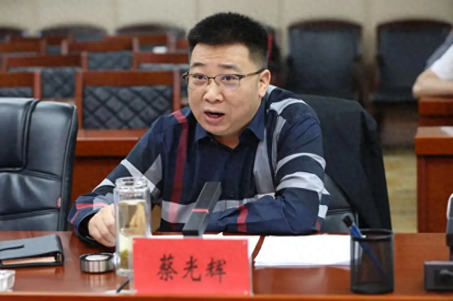 昔日反腐悍将今日阶下囚！省纪委高官蔡光辉涉权色交易被逮捕，竟靠造假骗取公务员身份！