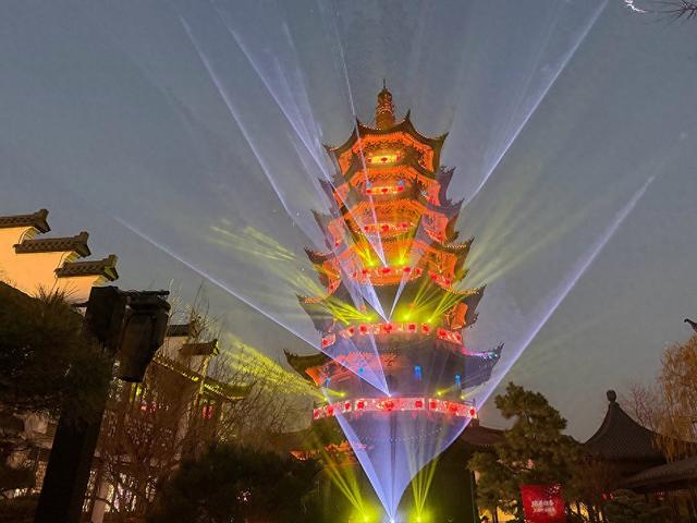 古塔亮灯、鱼灯巡游、光影秀……马年来上海看“璀璨烟火”