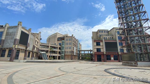 株洲40亩的商业广场，毗邻景区配套公交起始站，仅7年荒草丛生