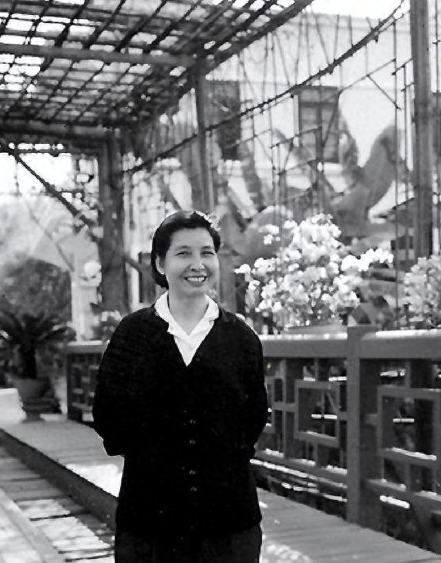 她曾任中组部副部长，怒批副主席汪东兴，直呼毛主席为“老毛”