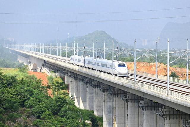 高铁通车，龙州“甩帽”：别了，129年的“有站无车”