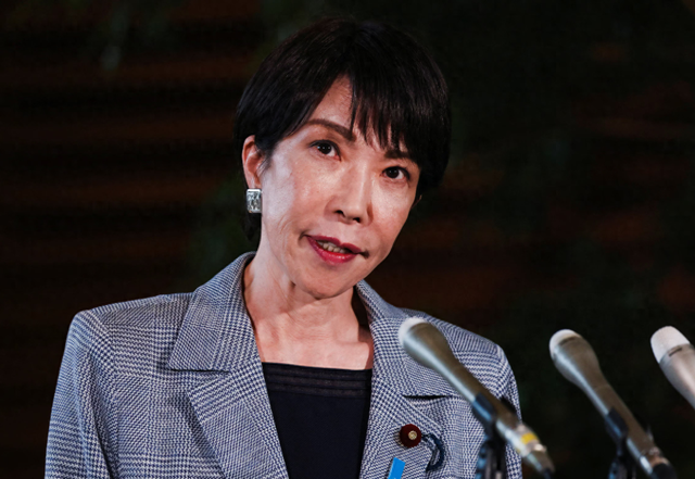 中美刚结束通话，特朗普转头让高市早苗接电话，亲自教育25分钟？