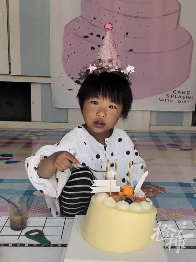 镇长讲述4岁失踪女孩被找到细节：在一个沟坳里找到，草深林密，孩子情况都很好
