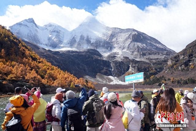 稻城亚丁秋色美