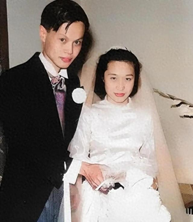杜致礼有多美？1950年，与杨振宁结婚照，那年她23岁，跟翁帆很像