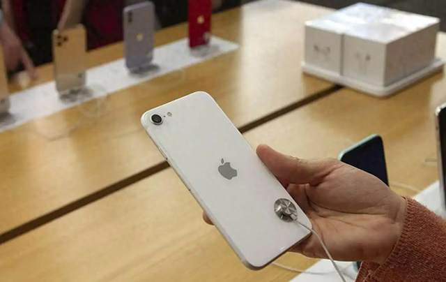 iPhone18Fold售价14343元，苹果能否靠2nm芯片霸榜折叠屏