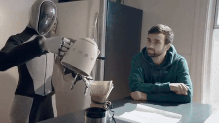 真·首个进家的人形机器人来了！两万美元，开启预定