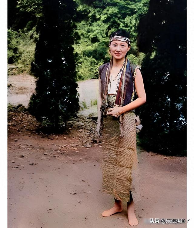这才是赵四小姐幽禁时真容，非演员扮演，34岁赤脚穿民服惊艳时光