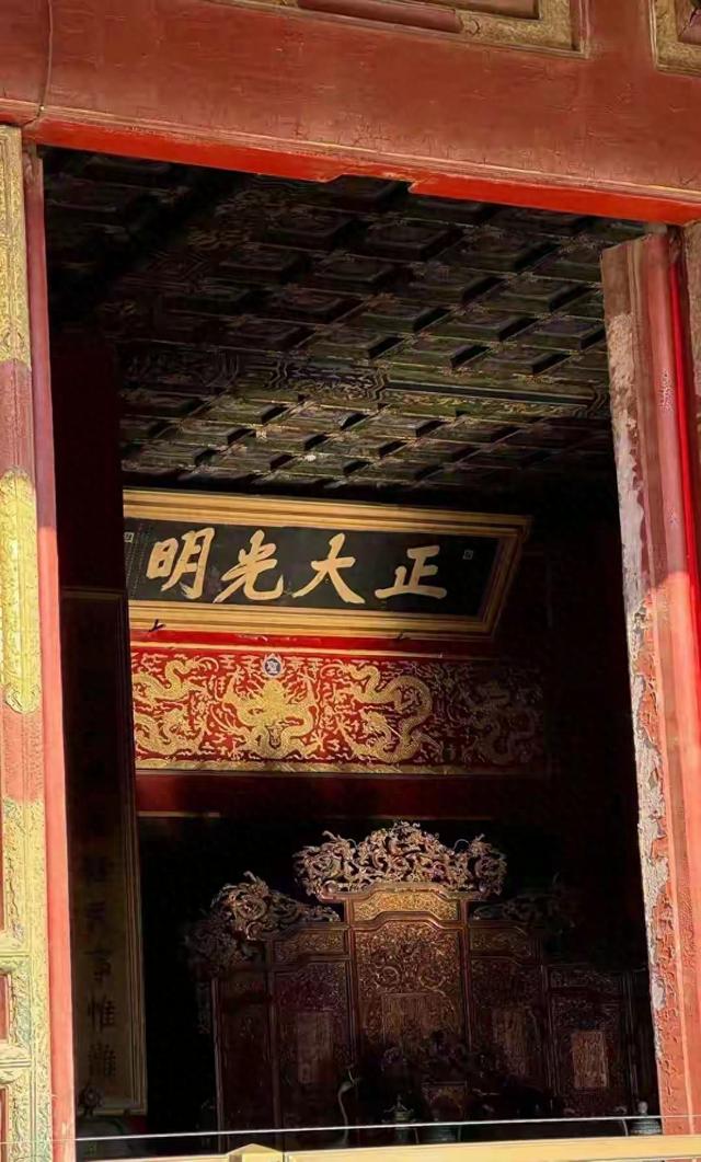 冬至这天，故宫5条金龙护佑，正大光明现奇观