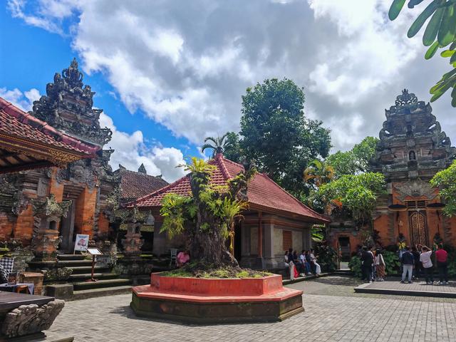 在自由里读懂团圆