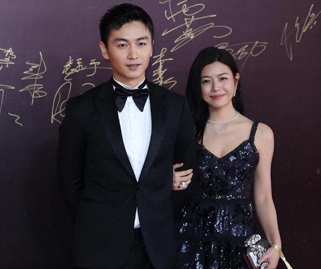 离婚9个月后，38岁陈晓再次官宣喜讯，活成陈妍希高攀不起的存在