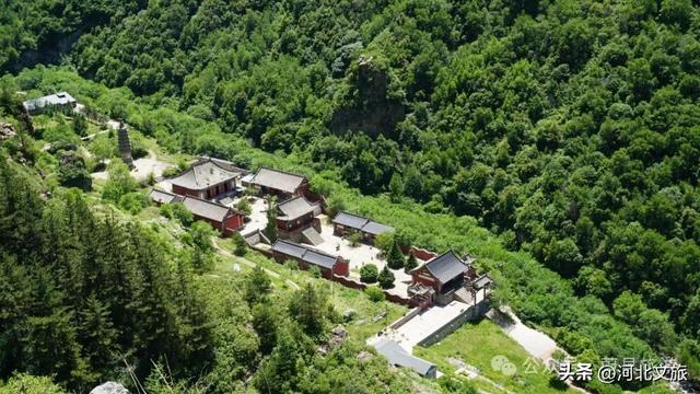 高山草甸、峡谷奇观，这座小城是被低估的自然宝藏
