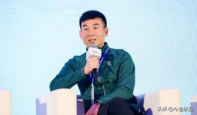 从记者到跑圈黑马！他十年跨界死磕一件事，营收破亿成创业教科书