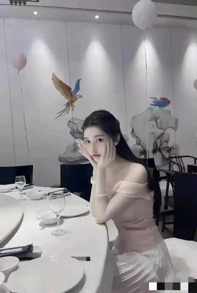 安徽阜阳一名媛好漂亮, 身高168cm,体重46kg 美的让人移不开眼