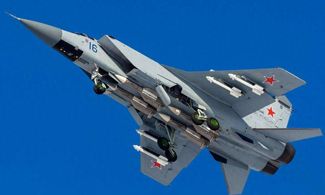 乌抵抗运动成员潜入俄机场，点燃两架苏-30战斗机，未被发现离开