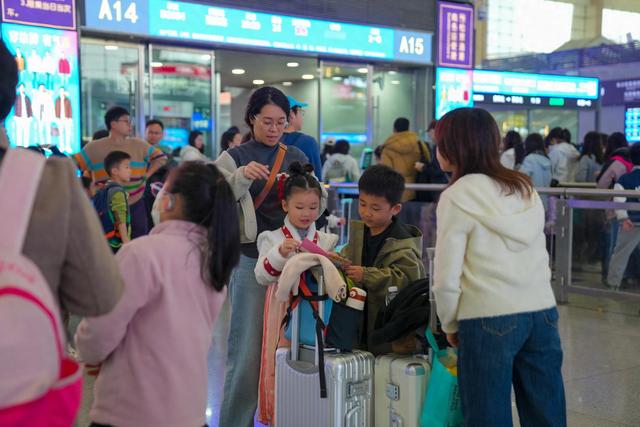 透视秋假经济的第一张成绩单，看“教育+文旅”撬动消费市场
