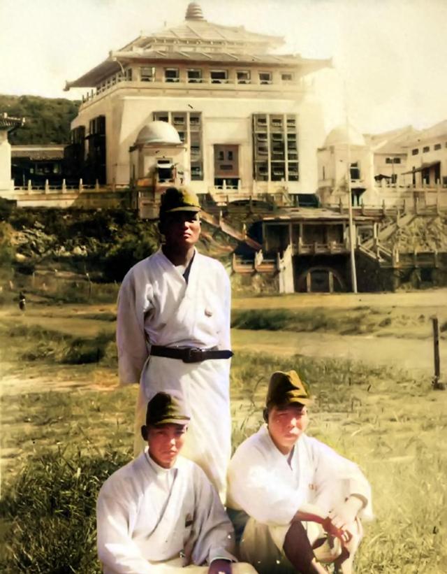 1939年的武汉大学：行政楼前站着日本护士，操场上游荡着鬼子伤兵