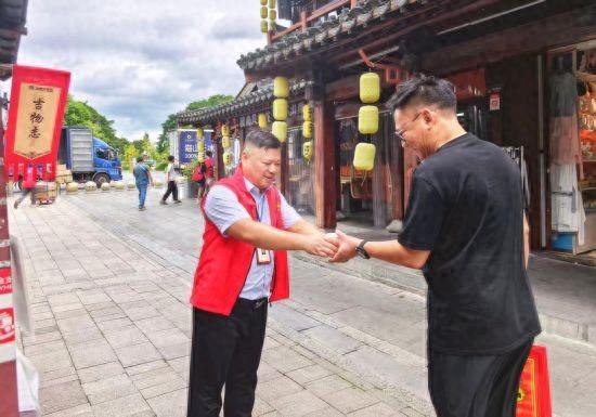 盛夏送“凉方”结出“幸福果”