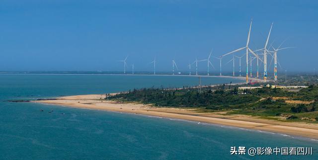 海南文昌：木兰湾风车海岸风光旖旎美如画