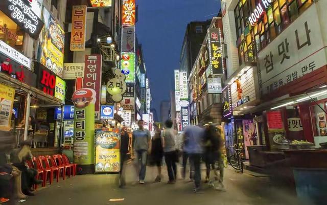 首尔爆发反华游行，韩国人疑惑：为什么中国人没有一丁点害怕？