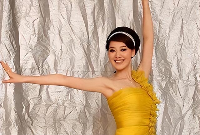 讨好大佬，陪睡上位，遭央视“开除”，她身上的标签哪个才是真的