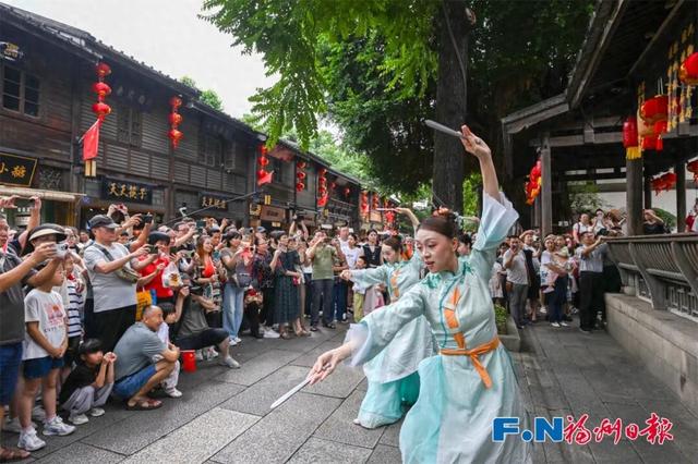 你打卡了吗？福州古街坊巷“潮”出圈，跟着老单解锁情绪体验！