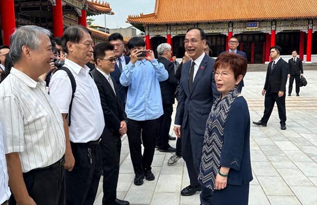 洪秀柱登上天安门，赖清德叫嚣称“回来就抓”，大陆六个字神预判
