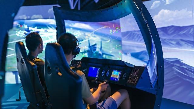 翱翔蓝天共筑爱巢