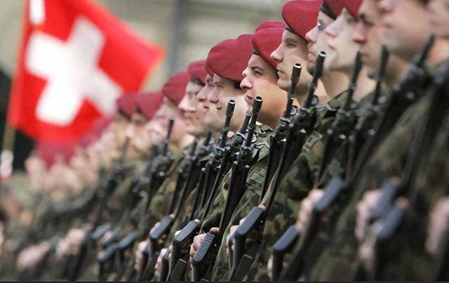 历史开了个玩笑，先倒下的不是乌克兰，而是百年中立的瑞士？