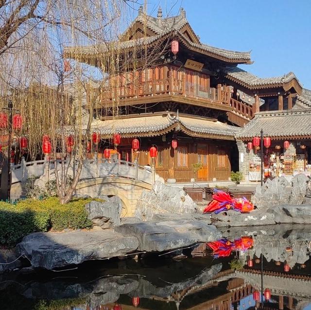 我是上海人，游洛阳洛邑古城看夜游灯光秀，比外滩有古韵味