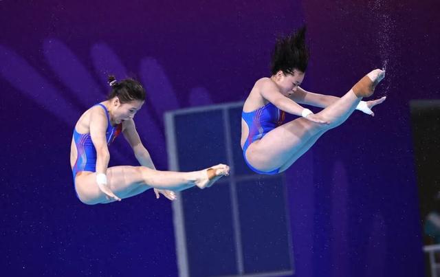 广东队获十五运会跳水首金！全红婵时隔半年复出首赛状态神勇