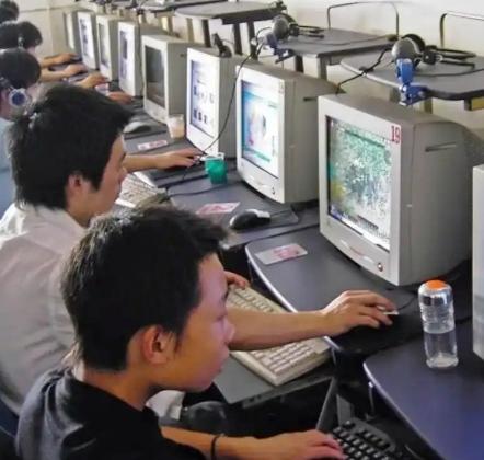 奥特曼传奇英雄378（小兵传奇那个在网吧追更的少年）