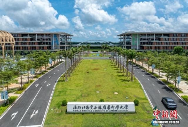 中国境内首个境外高校独立办学项目永久校址迎首批新生
