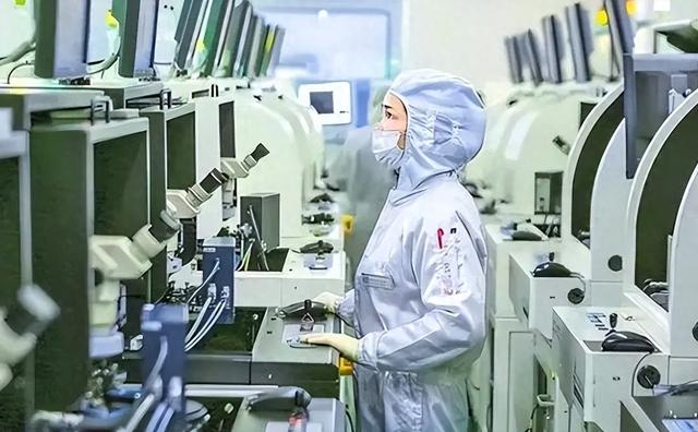 450台光刻机，2153亿元！ASML正式宣布，外媒：中国芯大势已去？