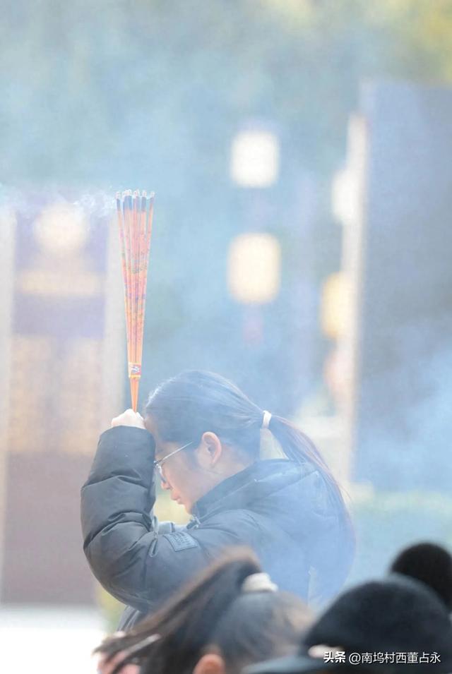 老子故里河南周口鹿邑县明道宫找妈糊，看见一座奇怪的塔，真丑！