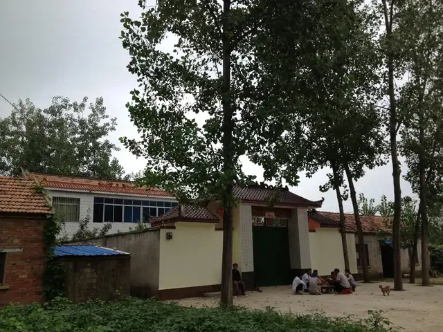 刘强东父母住哪里？京东开发的新新家园，直系亲属多在这住别墅