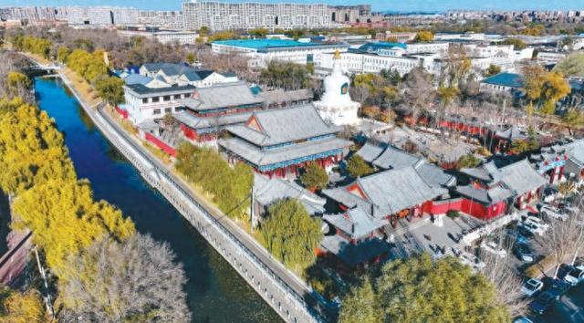 沈阳东塔古朴庄重，吸引各地游客前来打卡