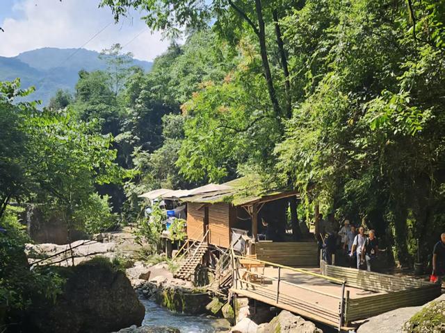 文学｜山中的小卖部