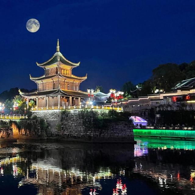 最是难舍夜贵阳