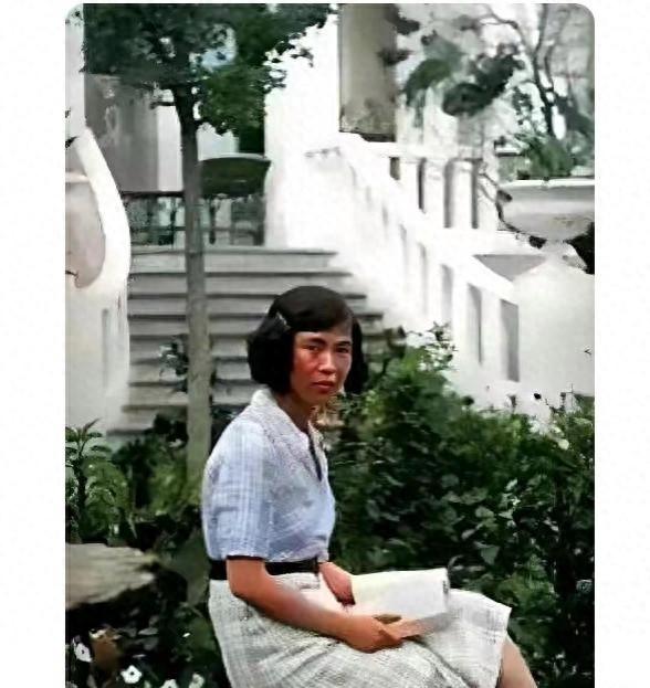 这是30岁的贺子珍在苏联莫斯科的真实容貌，货真价实的照片。