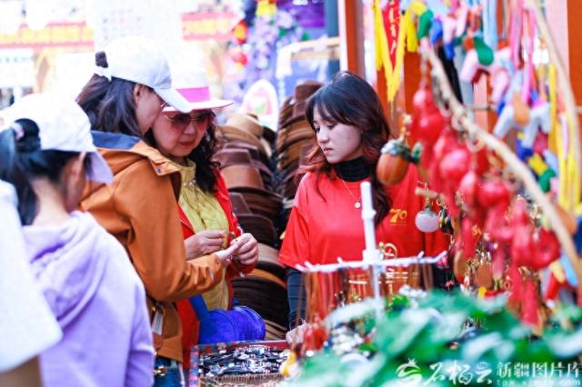 “十一”假期前3天 乌鲁木齐大巴扎景区接待游客量近60万人次