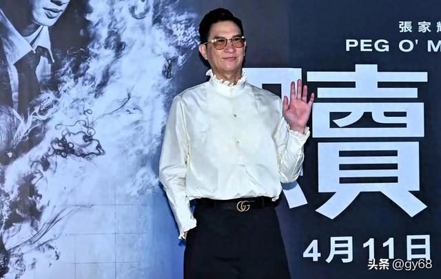 张家辉关咏荷合体破婚变！后台紧握双手粉碎谣言，22年童话依旧