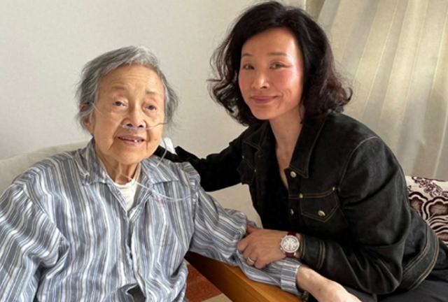 19岁被两名美国医生侵犯，留美43年受尽屈辱，归国后终于尝到甜头