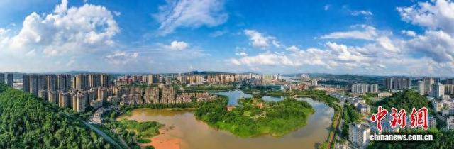 广西梧州：城市与山水相映成画