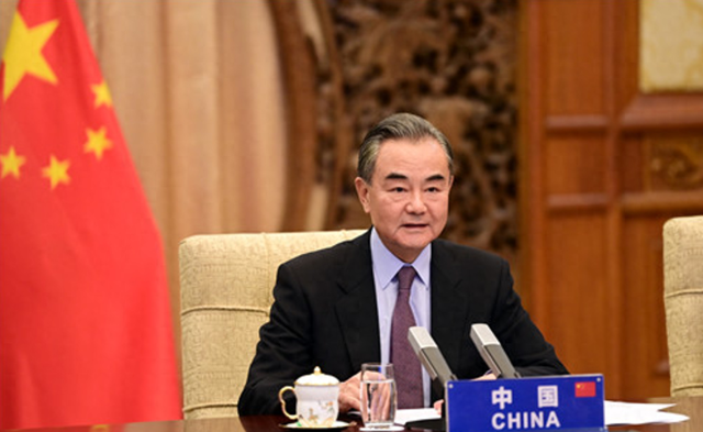 登机回国前，王毅通告三国	，中日在联合国吵架，我国要拔1根钉子