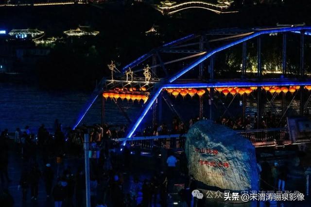 甘肃兰州：兰州两日游之兰州黄河铁桥中山桥夜景醉人 大气磅礴