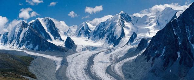 新疆大地的脊梁