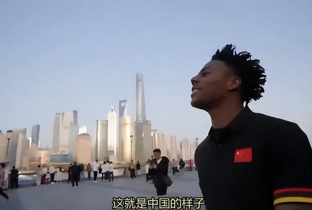 吃中国饭，砸中国锅！央视出手全程打码，这位700万网红彻底崩塌